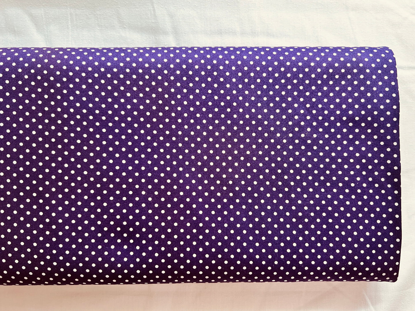 Tissu en coton VIOLET à POIS blancs de 2 mm, largeur 140 cm, tissu à pois