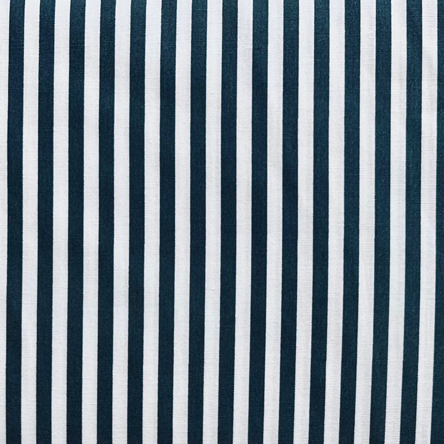 Tissu en coton VERT FONCÉ avec des RAYURES blanches de 5 mm, largeur 140 cm, tissu rayé