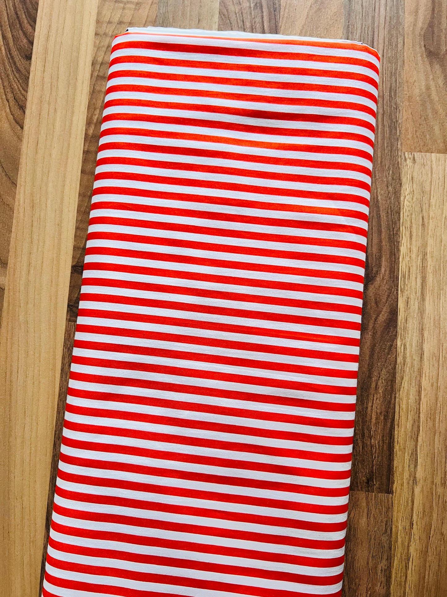Tissu en coton ORANGE à RAYURES blanches de 5 mm, largeur 140 cm, tissu rayé
