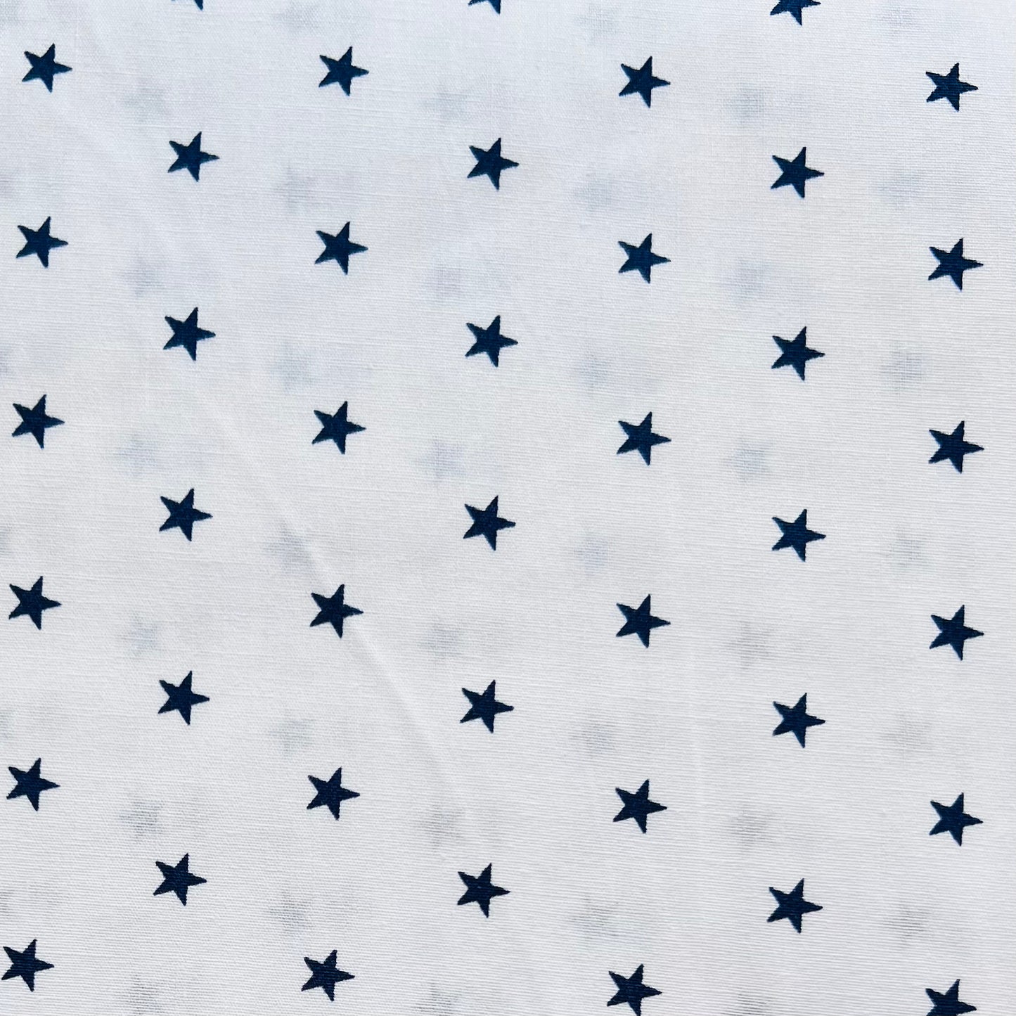 Tissu en coton BLANC avec ÉTOILES BLEU FONCÉ 4 mm, 140 cm de large, tissu étoiles