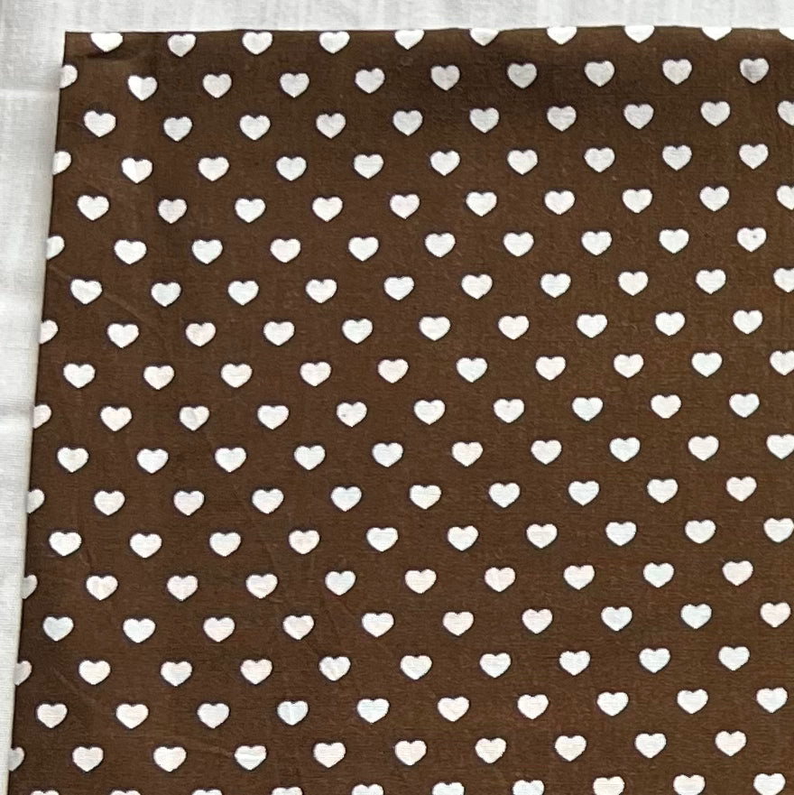 Baumwollstoff BRAUN mit weißen 5 mm HERZEN, 140 cm breit, Herzenstoff