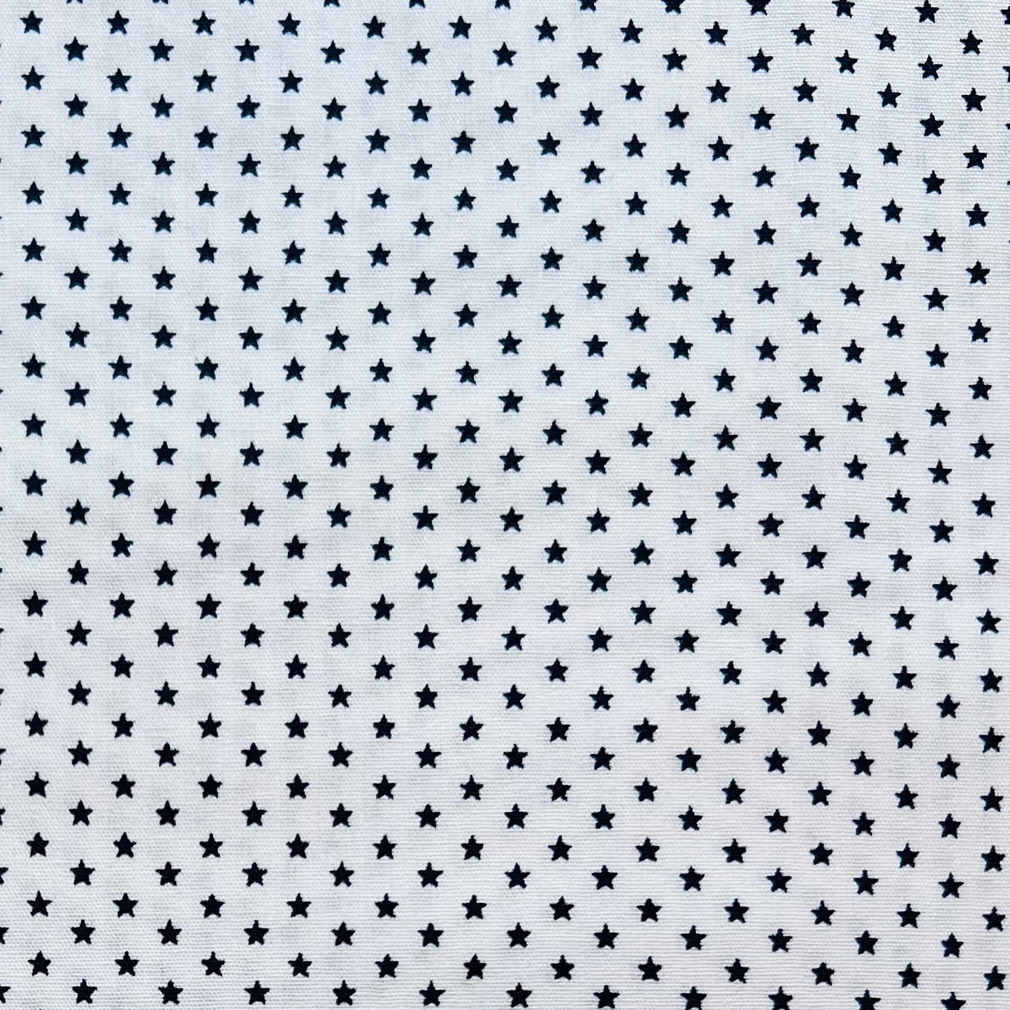 Tissu en coton BLANC avec ÉTOILES BLEU FONCÉ 2 mm, 140 cm de large, tissu étoiles