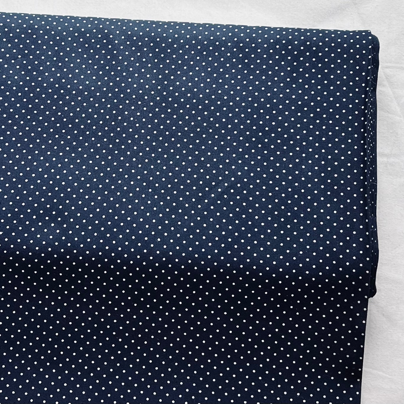 Tissu en coton BLEU FONCÉ à POIS blancs de 2 mm, largeur 140 cm, tissu à pois