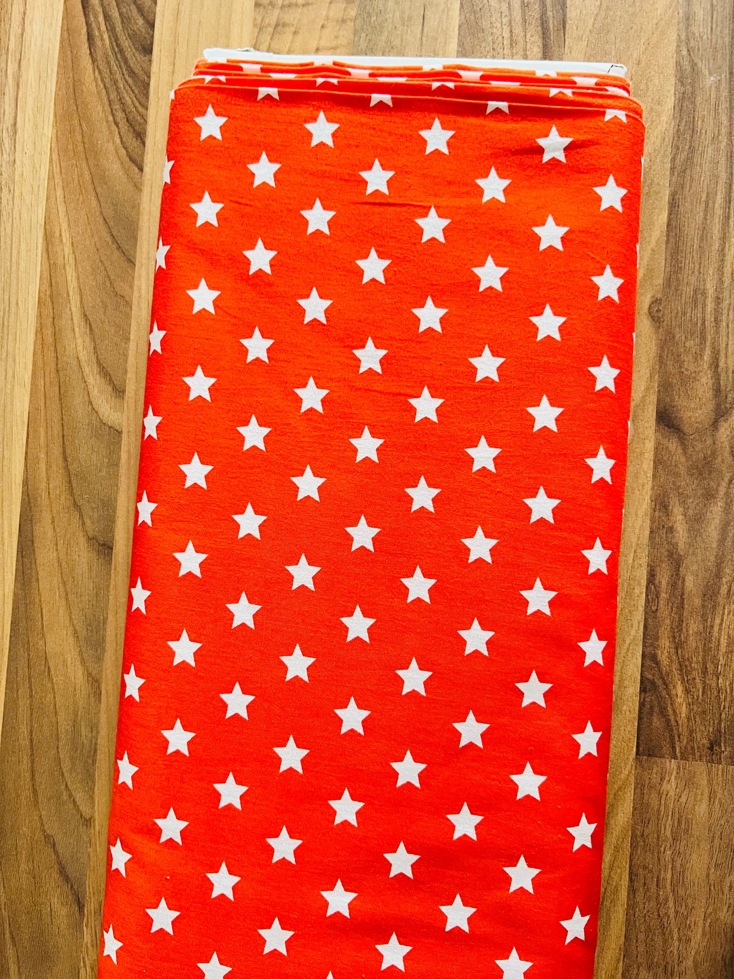 Tissu en coton ORANGE avec des ÉTOILES blanches de 15 mm, 140 cm de large, tissu étoile