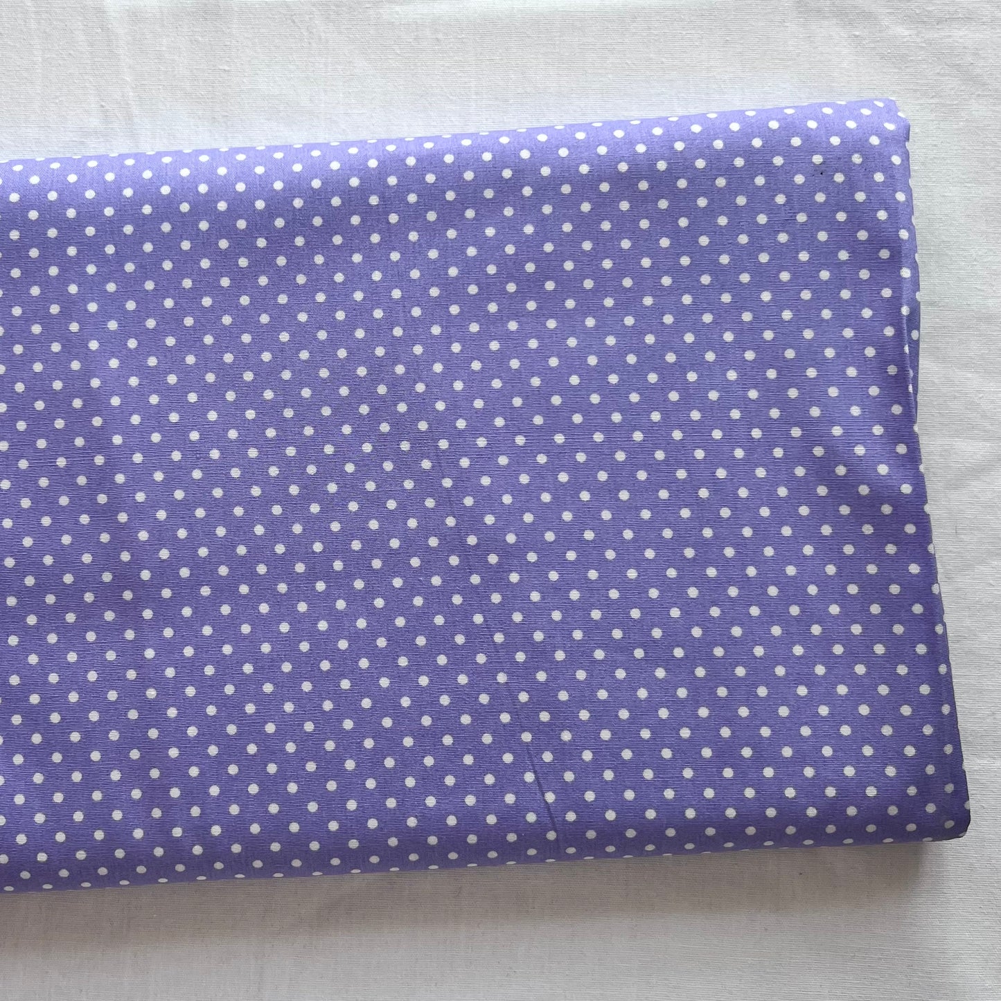 Tissu en coton LILAS à pois blancs de 2 mm, largeur 140 cm, tissu à pois délicat