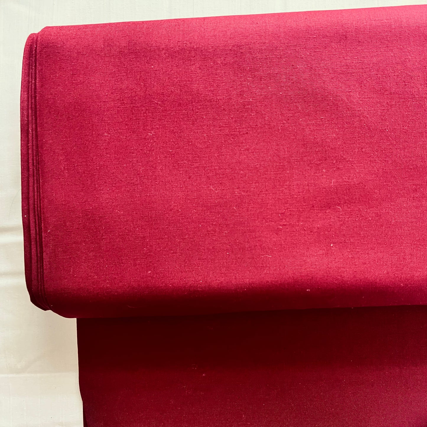 Tissu coton UNI VIN ROUGE / BORDEAUX ROUGE 140 cm de large Coton vendu au mètre