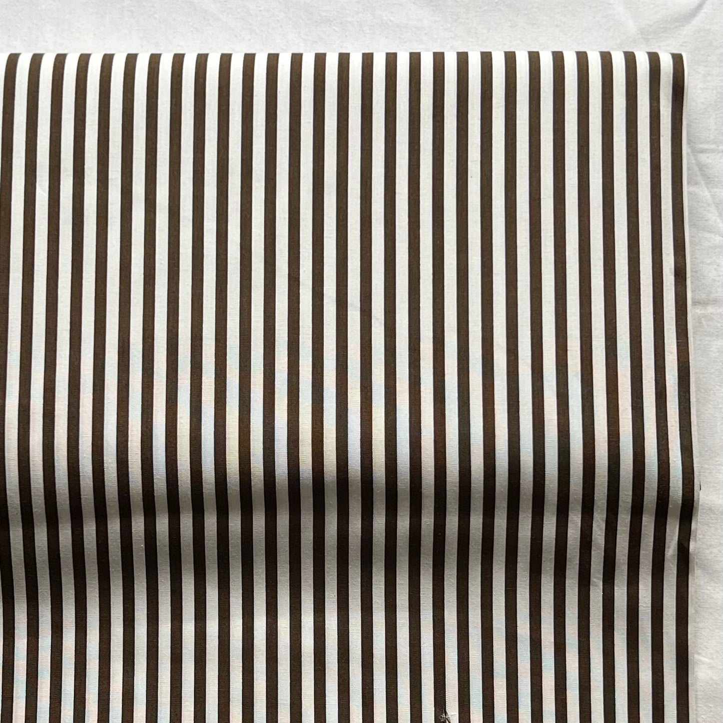 Baumwollstoff BRAUN mit weißen 5 mm STREIFEN, 140 cm breit, Streifenstoff