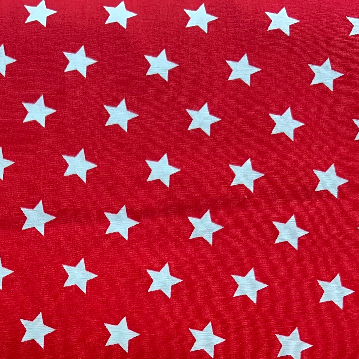 Tissu en coton ROUGE avec des ÉTOILES blanches de 15 mm, 140 cm de large, tissu étoile