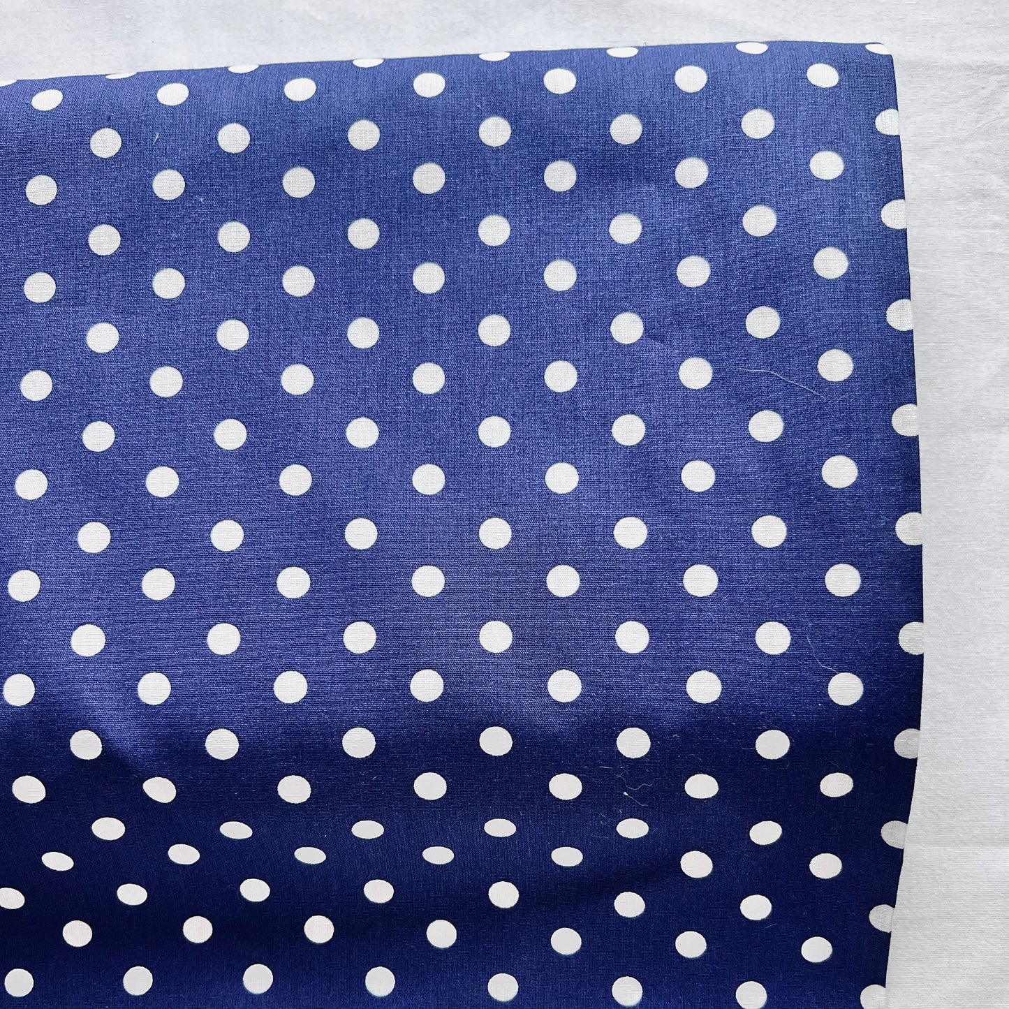 Baumwollstoff BLAU mit weißen 7 mm PUNKTEN, 140 cm breit, Punktestoff Tupfenstoff