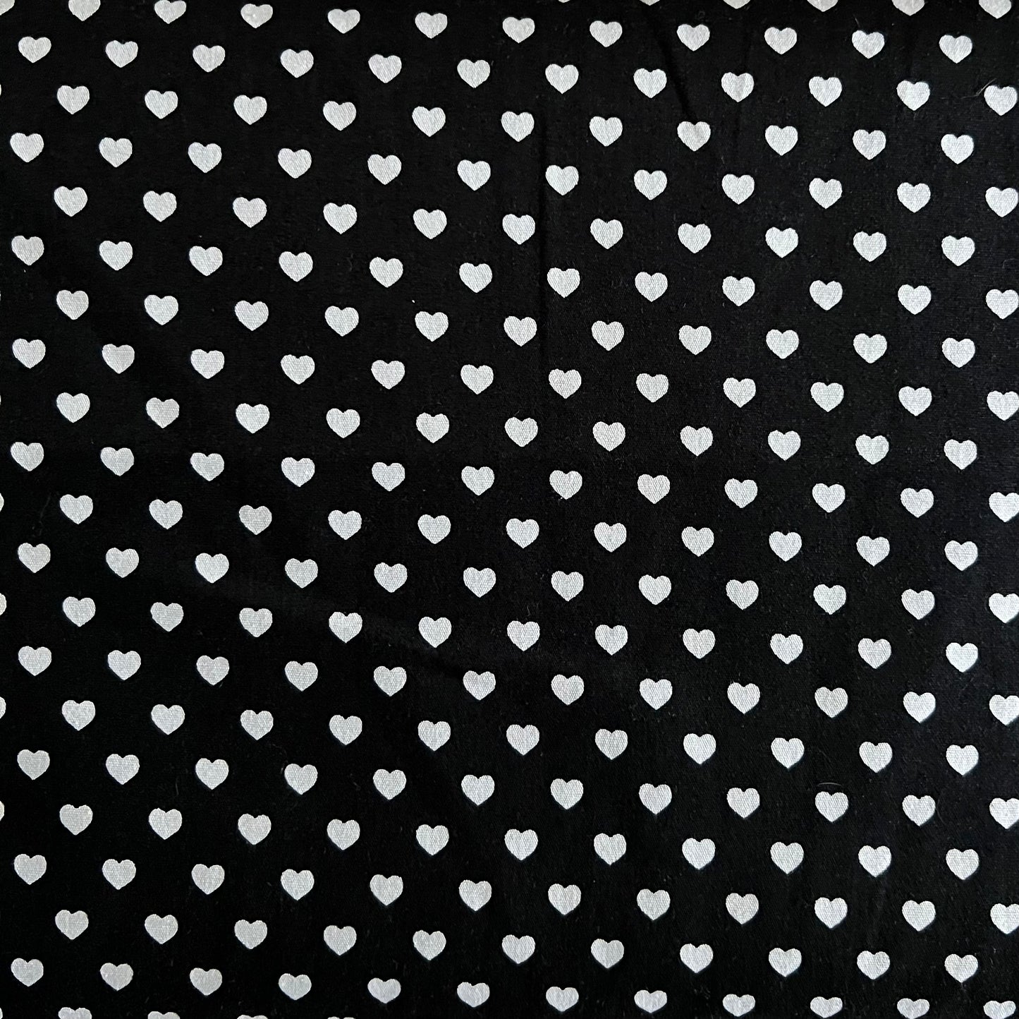 Baumwollstoff SCHWARZ mit weißen 5 mm HERZEN, 140 cm breit, Herzenstoff