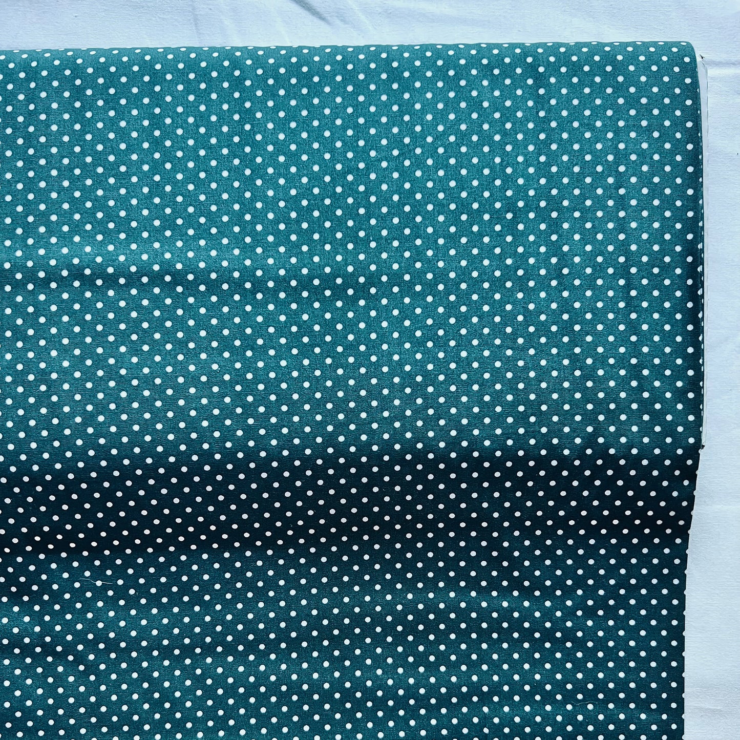 Tissu en coton VERT FONCÉ à POIS blancs de 2 mm, largeur 140 cm, tissu à pois