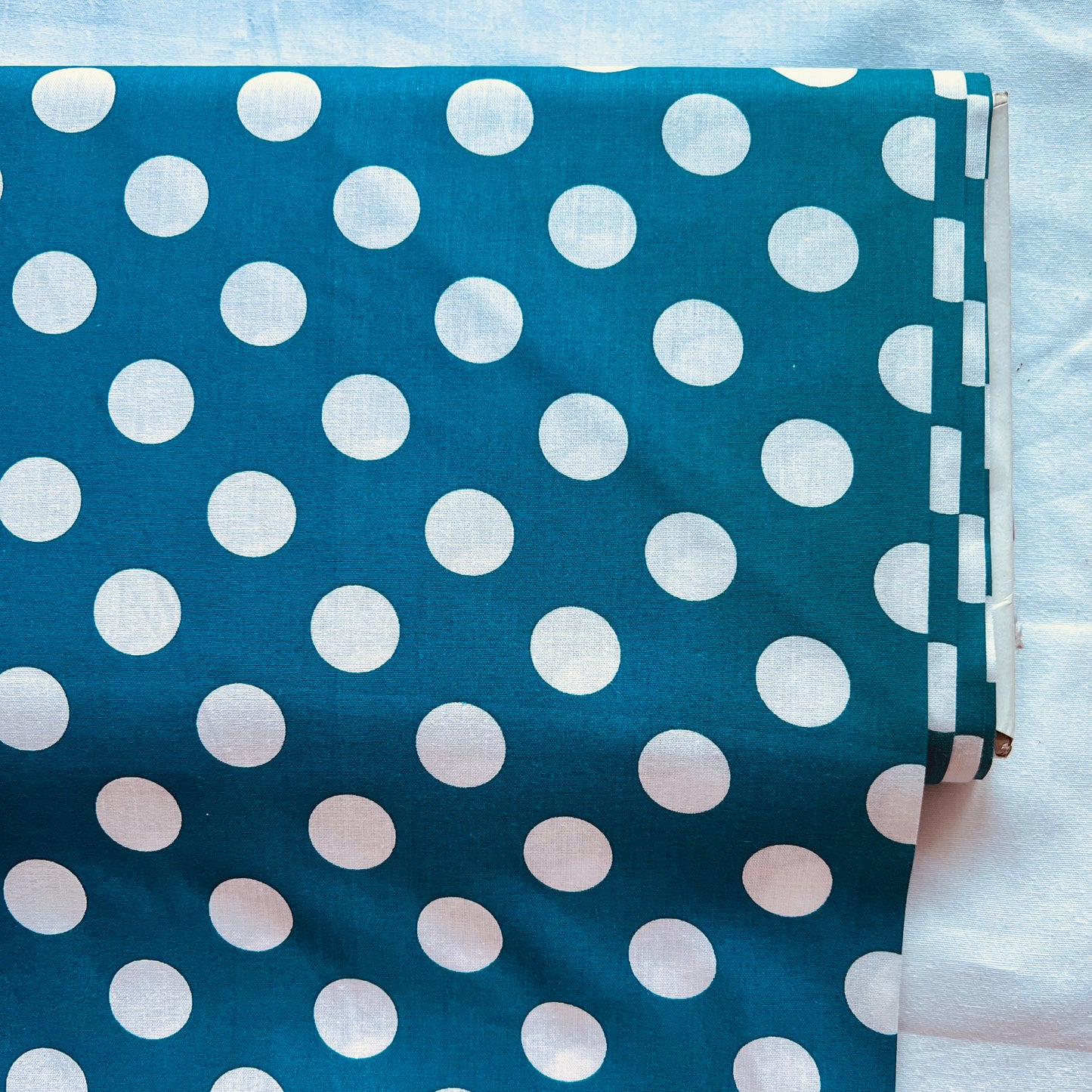 Tissu en coton PETROL à pois blancs de 20 mm MAXI DOTS, largeur 140 cm, tissu à pois