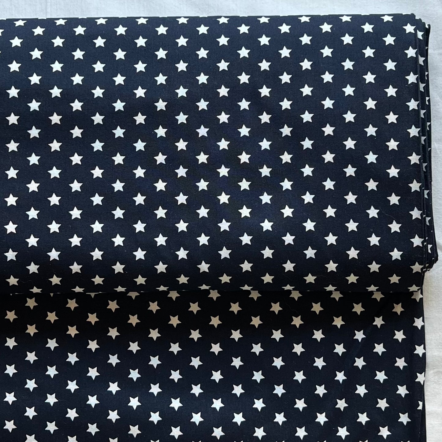 Tissu en coton BLEU FONCÉ avec ÉTOILES BLANCHES 10 mm, 140 cm de large, tissu étoiles