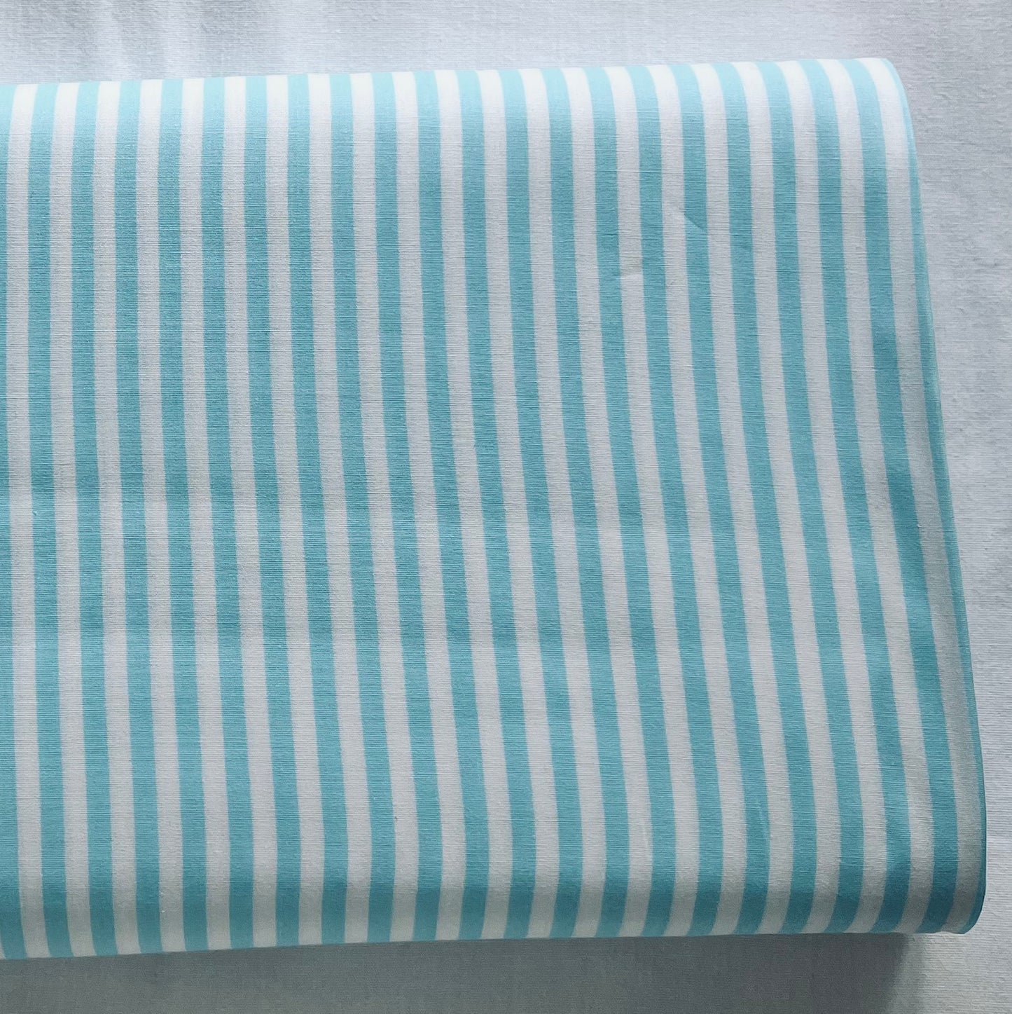 Baumwollstoff MINT mit weißen 5 mm STREIFEN, 140 cm breit, Streifenstoff