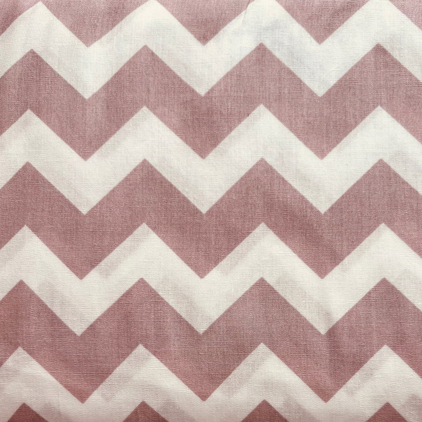 Tissu en coton CHEVRON ZIGZAG OLD PINK, tissu zigzag de 140 cm de large