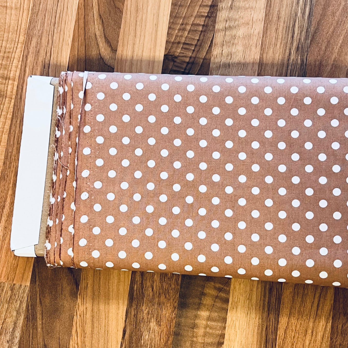 Tissu en coton BEIGE à POIS blancs de 7 mm, largeur 140 cm, tissu à pois