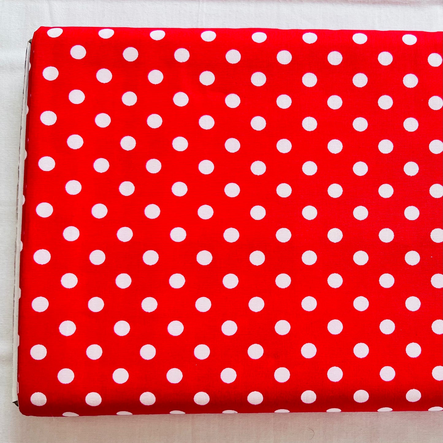 Tissu en coton ROUGE à pois blancs de 7 mm, largeur 140 cm, tissu à pois