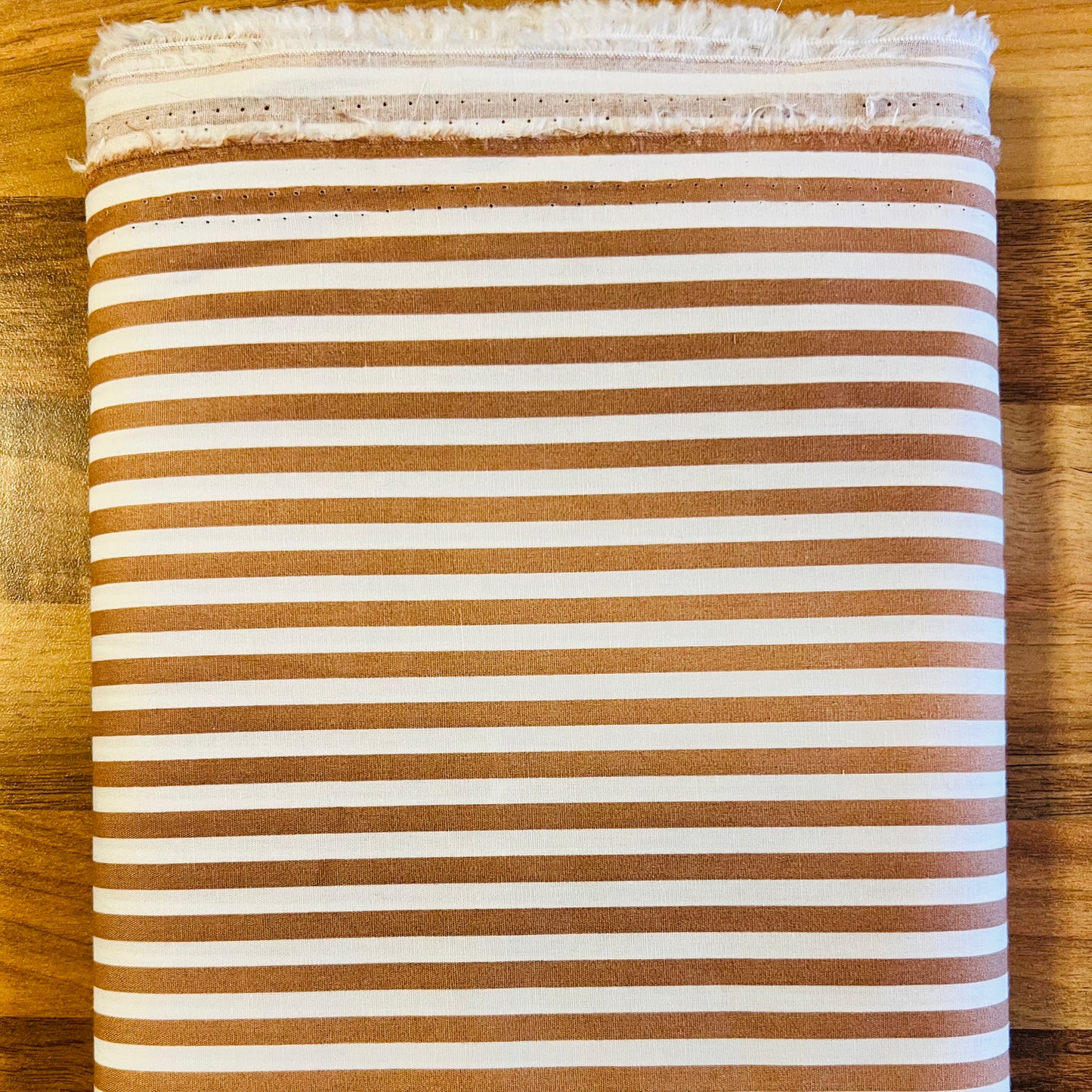 Tissu en coton BEIGE à RAYURES blanches de 5 mm, largeur 140 cm, tissu rayé