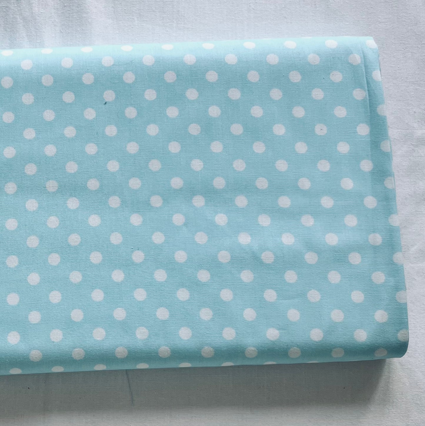 Tissu en coton TURQUOISE à POIS blancs de 7 mm, largeur 140 cm, tissu à pois