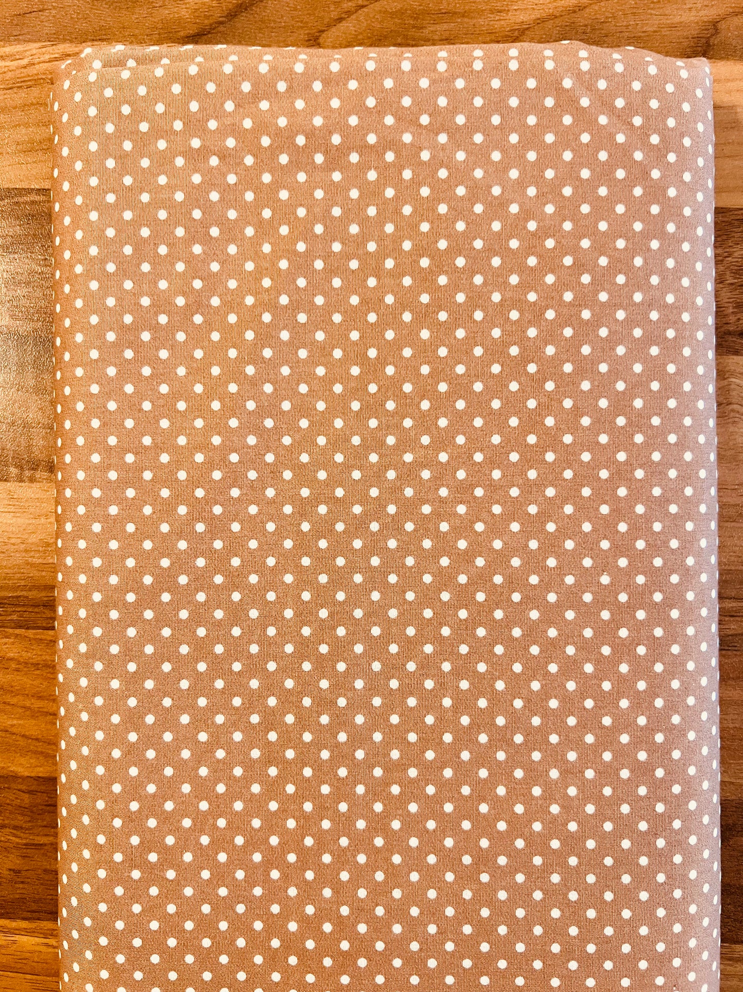 Tissu en coton BEIGE à pois blancs de 2 mm, largeur 140 cm, tissu à pois