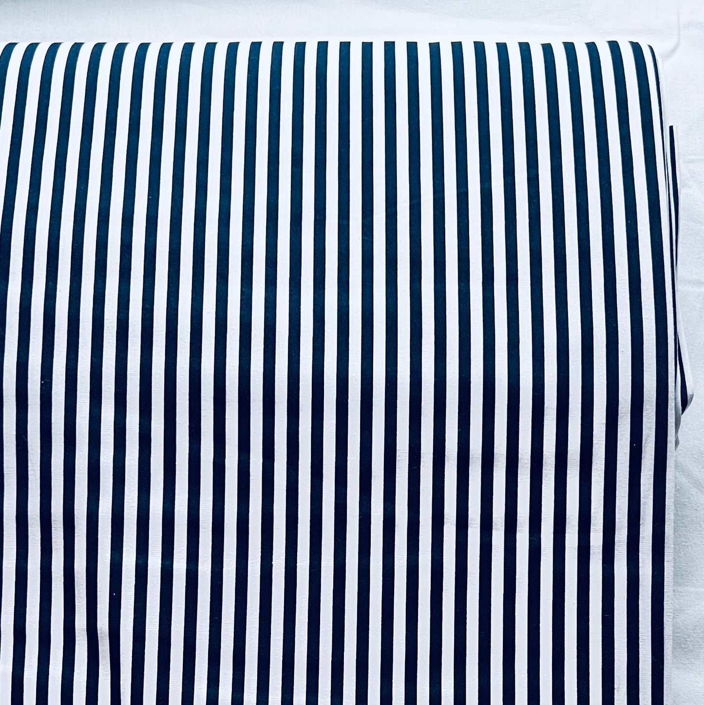 Baumwollstoff DUNKELBLAU mit weißen 5 mm STREIFEN, 140 cm breit, Streifenstoff