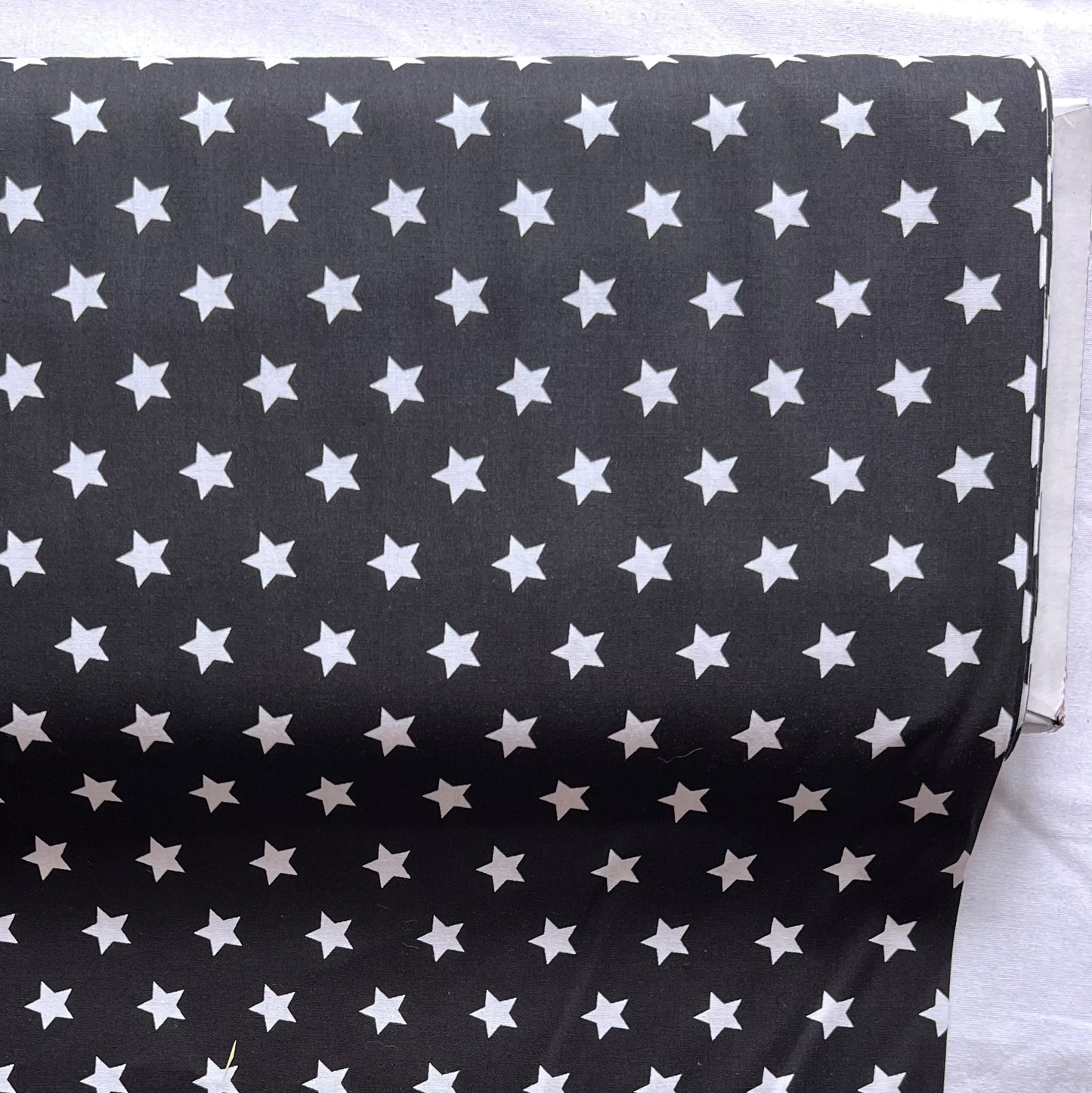 Tissu en coton NOIR avec ÉTOILES BLANCHES 15 mm, 140 cm de large, tissu étoiles