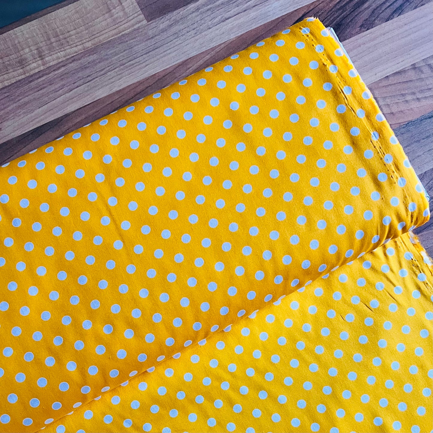 Tissu en coton JAUNE à POIS blancs de 7 mm, largeur 140 cm, tissu à pois