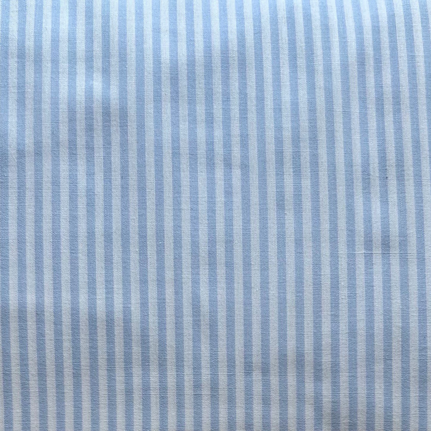 Baumwollstoff HELLBLAU mit weißen 3 mm STREIFEN, 140 cm breit, Streifenstoff