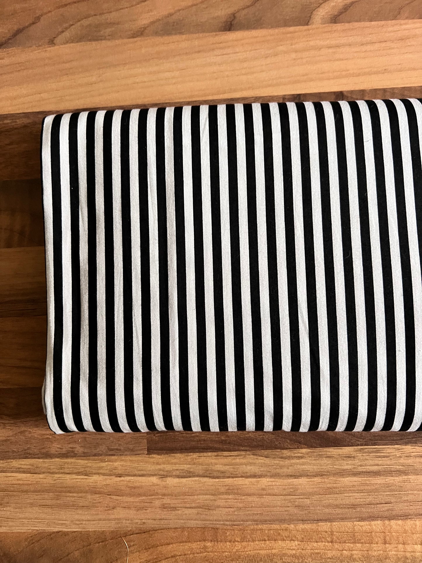 Baumwollstoff SCHWARZ mit weißen 5 mm STREIFEN, 140 cm breit, Streifenstoff