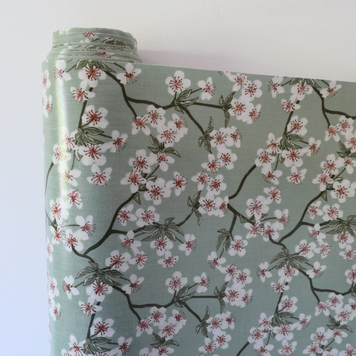 AU MAISON Wachstuch Amalie Verte Pastellgrün salbeigrün Kirschblüten, beschichtete Baumwolle