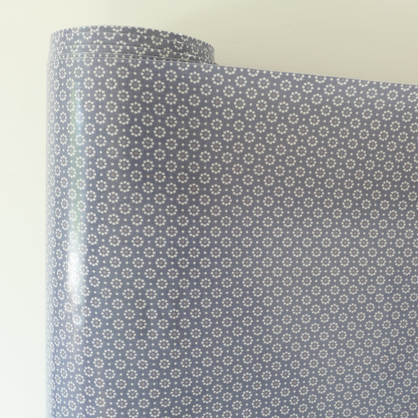 AU MAISON Wachstuch Belle Fleur Stone Blue blau Blumen beschichtete Baumwolle