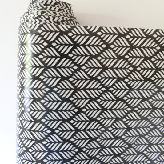 AU MAISON Wachstuch Trigo Almost Black Blättergrafik in Creme und Kohlschwarz, beschichtete Baumwolle