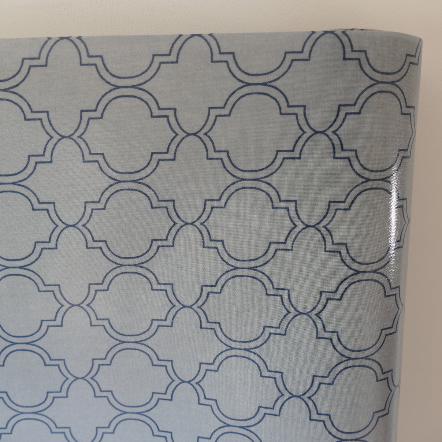 AU MAISON Wachstuch India Dusty Blue/Midnight Blue dunkelblaue Rauten, beschichtete Baumwolle