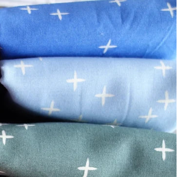 Birch Fabrics Coton Bio Mod Basic 3 WINK REGATTA Étoiles Plus Sign Bleu Frais