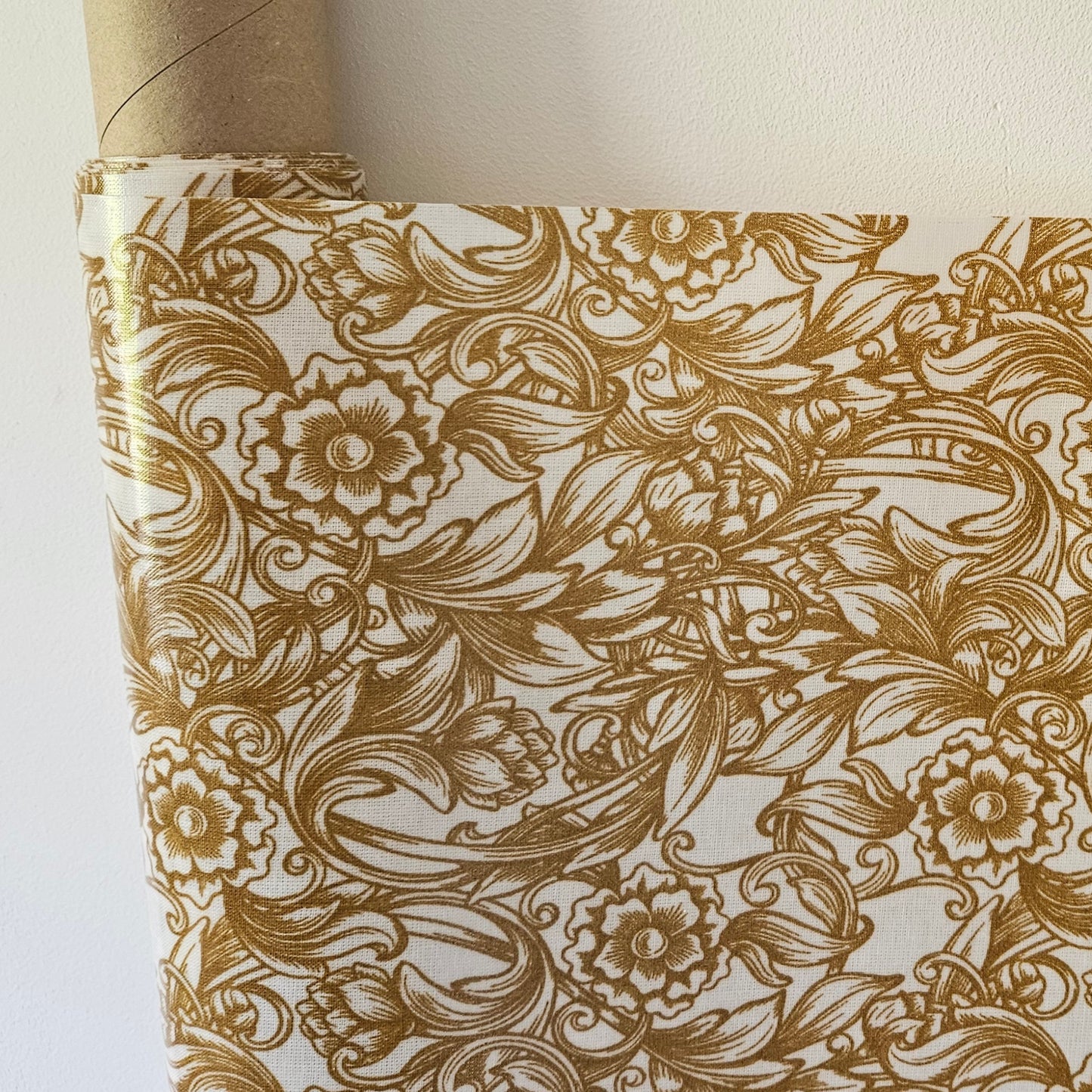 AU MAISON Wachstuch Caroline Mustard, Blumen Ranken, senfgelb, beschichtete Baumwolle