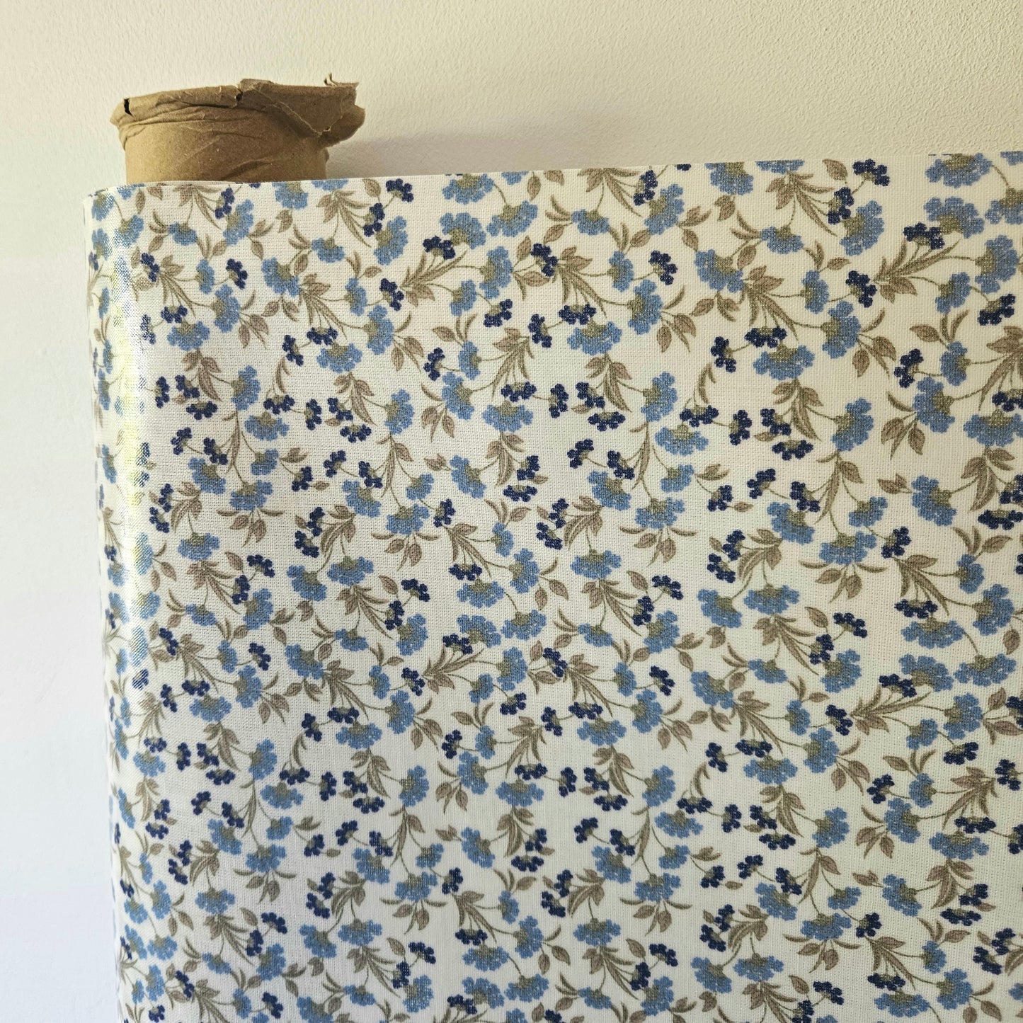 AU MAISON Wachstuch Fiona Blue Blumen blau hellblau kobaltblau, beschichtete Baumwolle