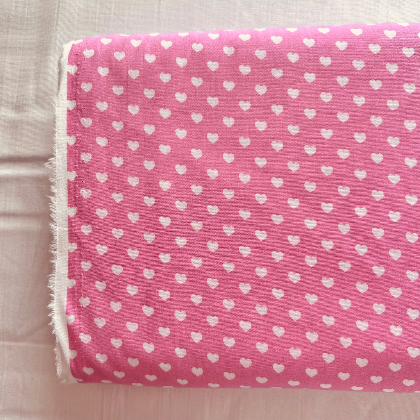 Baumwollstoff ROSA mit weißen 5 mm HERZEN, 140 cm breit, Herzenstoff