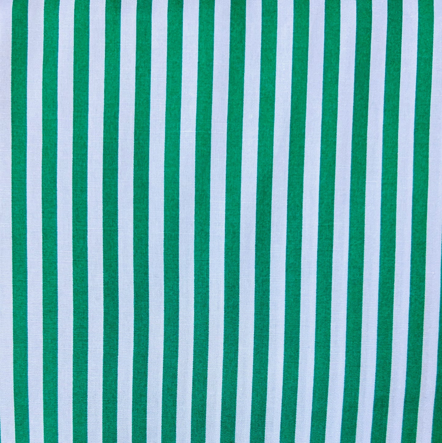 Tissu en coton VERT à rayures blanches de 5 mm, largeur 140 cm, tissu rayé