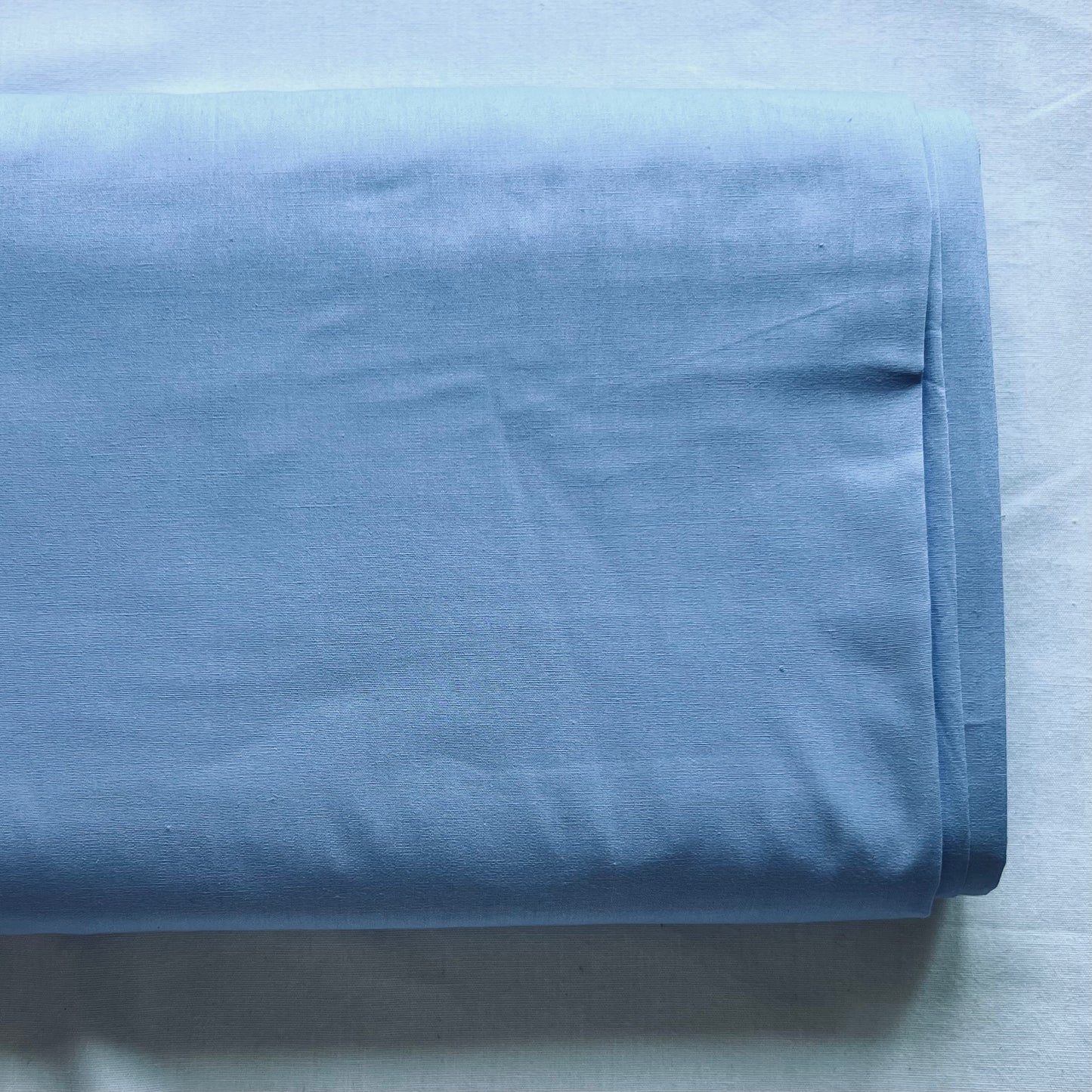 Tissu coton UNI BLEU CLAIR 140 cm de large Tissu uni coton vendu au mètre