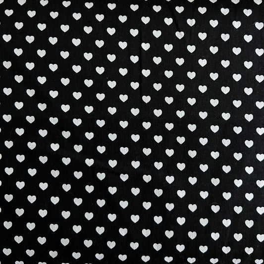 Baumwollstoff SCHWARZ mit weißen 5 mm HERZEN, 140 cm breit, Herzenstoff