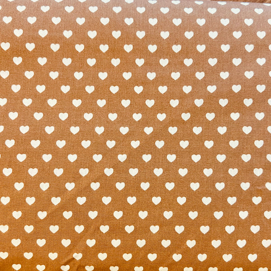 Baumwollstoff BEIGE mit weißen 5 mm HERZEN, 140 cm breit, Herzenstoff