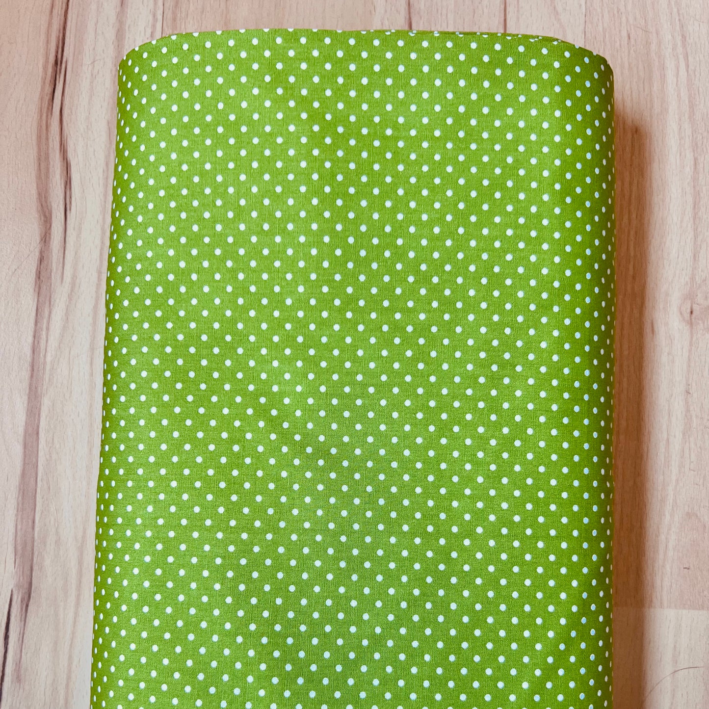 Tissu en coton VERT CLAIR à POIS blancs de 2 mm, 140 cm de large, tissu à pois