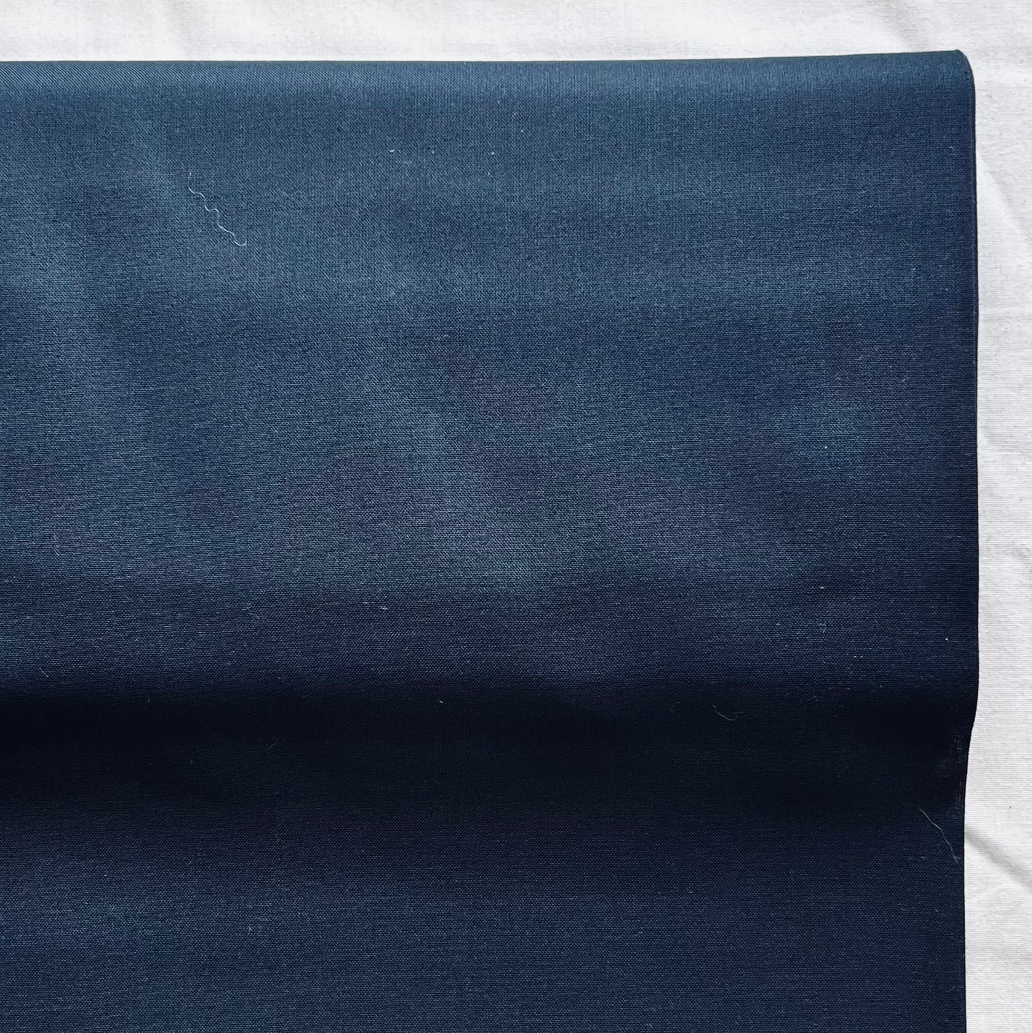 Tissu coton UNI BLEU FONCÉ 140 cm de large Tissu uni coton vendu au mètre