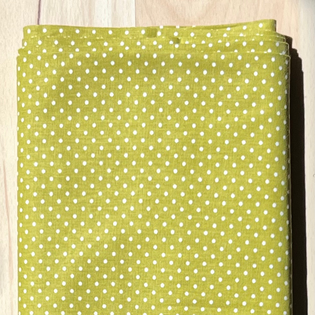 Tissu en coton VERT CITRON à POIS blancs de 2 mm, largeur 140 cm, tissu à pois