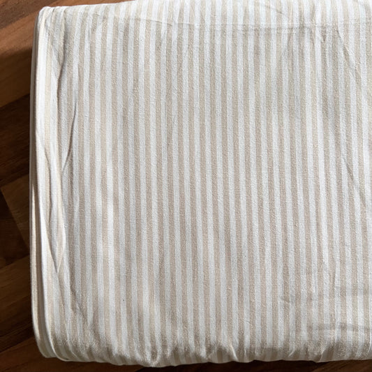 Tissu en coton BEIGE à RAYURES blanches de 3 mm, largeur 140 cm, tissu rayé