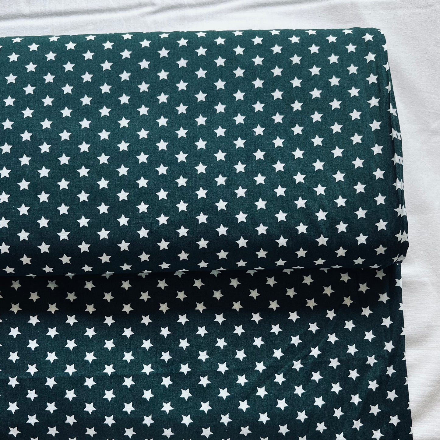 Tissu en coton VERT FONCÉ avec ÉTOILES BLANCHES 10 mm, 140 cm de large, tissu étoiles