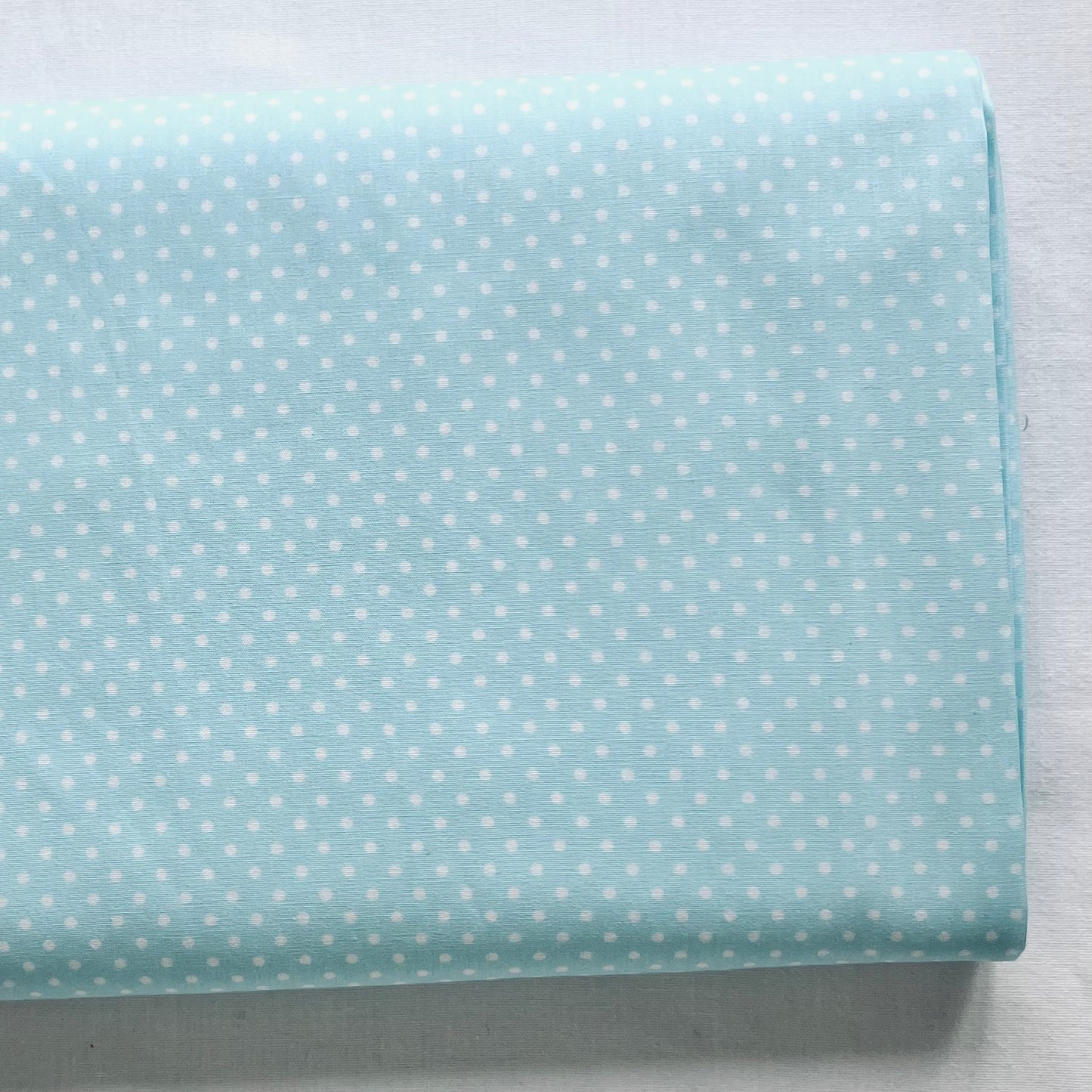 Tissu en coton MENTHE à POIS blancs de 2 mm, largeur 140 cm, tissu à pois