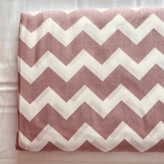Tissu en coton CHEVRON ZIGZAG OLD PINK, tissu zigzag de 140 cm de large