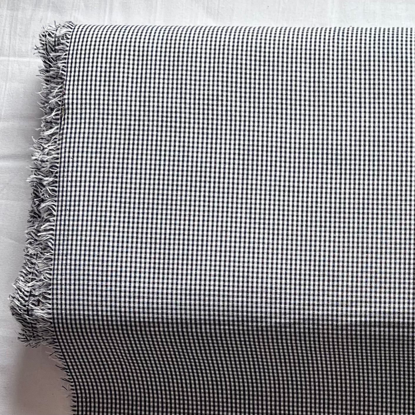Baumwollstoff SCHWARZ mit weißen 1 mm KAROS, 140 cm breit, Vichy Karo Karostoff Kariert