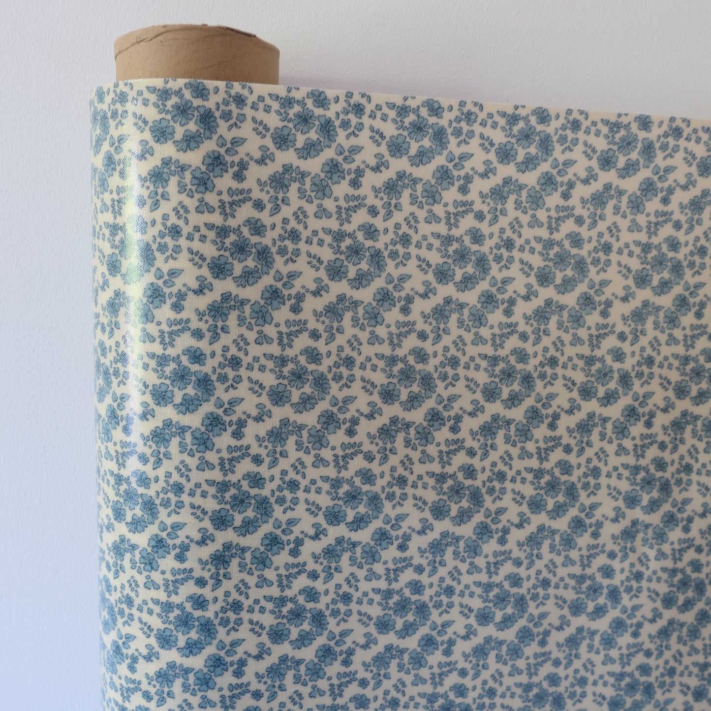 AU MAISON Wachstuch Betty Ice Green Blumen floral blau grün, beschichtete Baumwolle